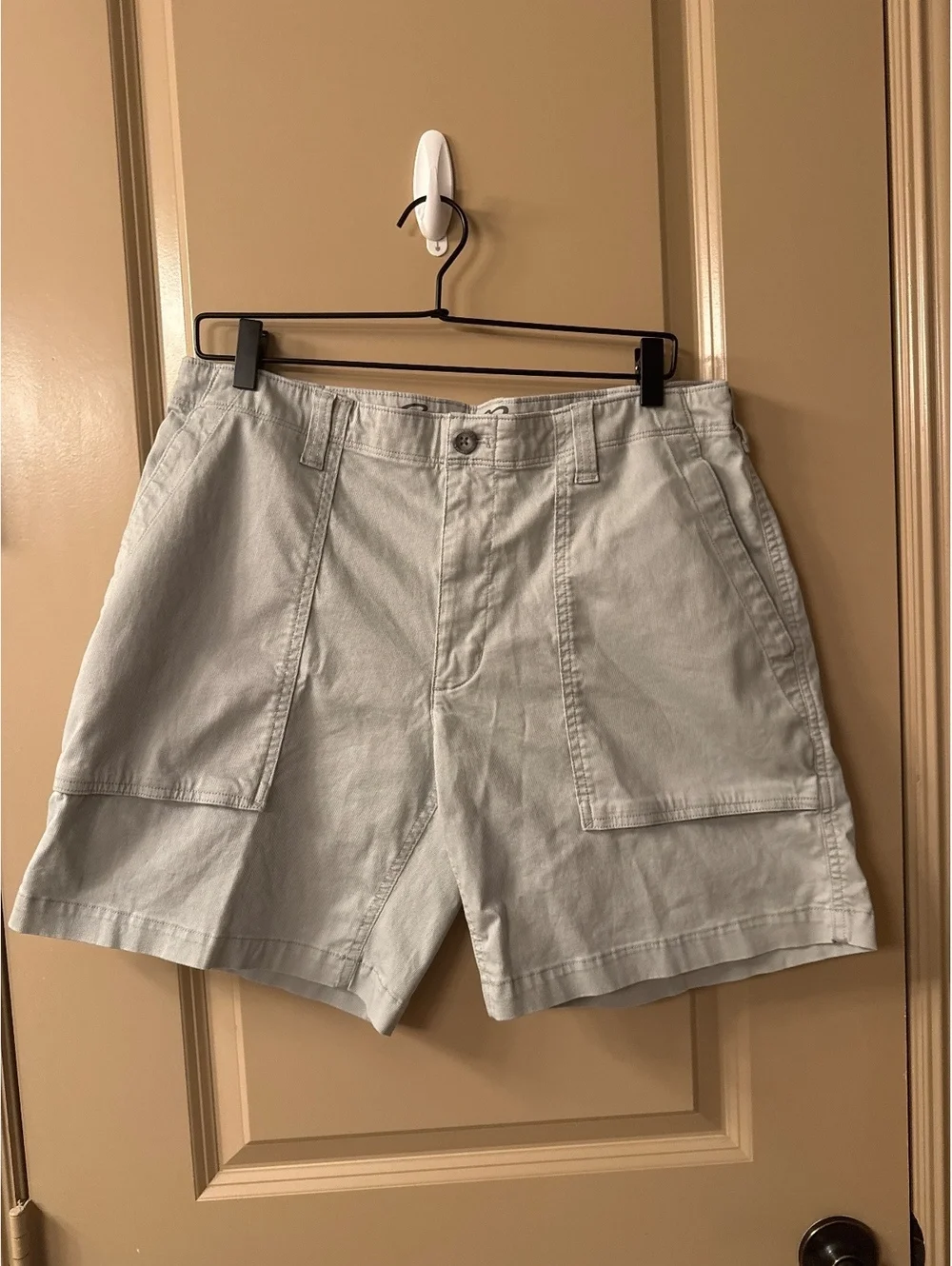 Eddie Bauer Light Gray Cotton Cargo Shorts with Front and Back Pockets, Size M